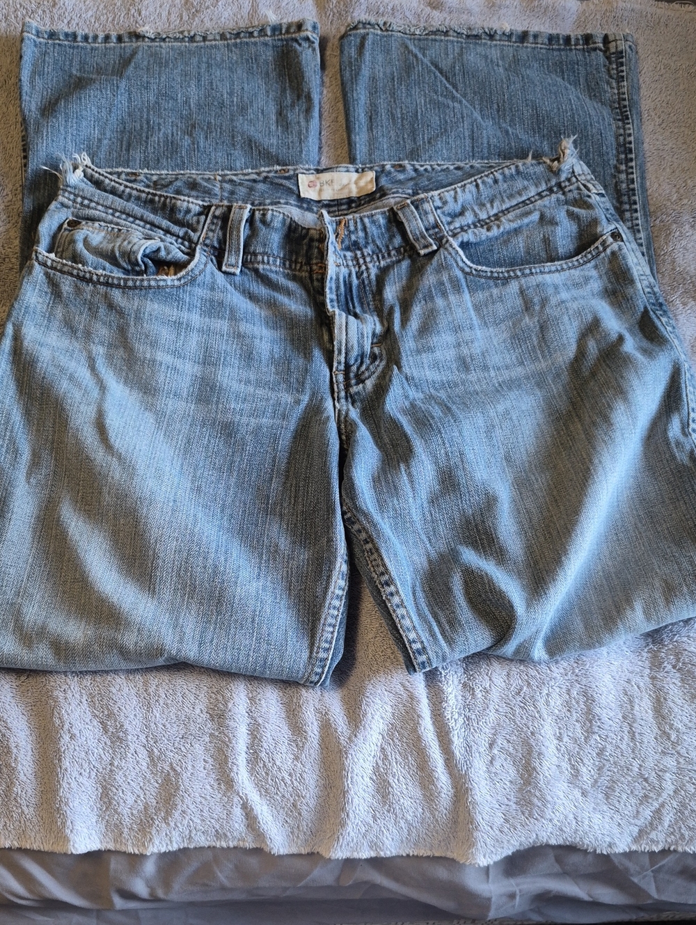 BKE Women's Light Blue Straight Leg Jeans